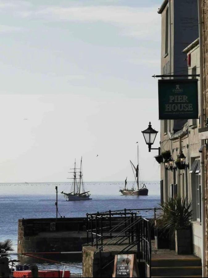 Stunning Yacht Sea Lion In Charlestown Harbour, Cornwall Hotel Екстериор снимка