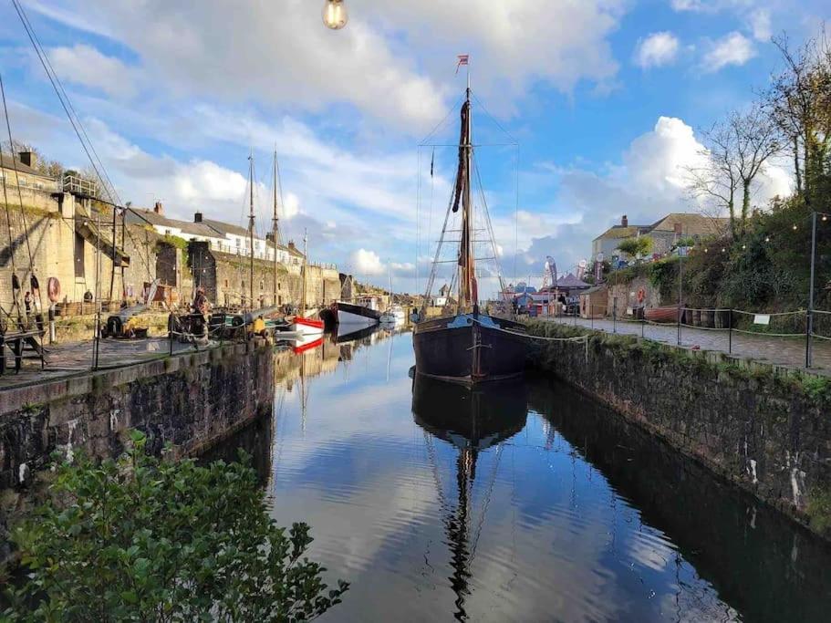 Stunning Yacht Sea Lion In Charlestown Harbour, Cornwall Hotel Екстериор снимка