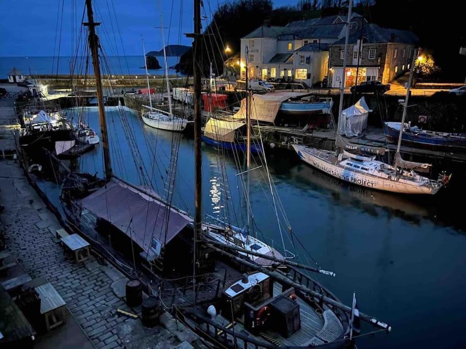 Stunning Yacht Sea Lion In Charlestown Harbour, Cornwall Hotel Екстериор снимка
